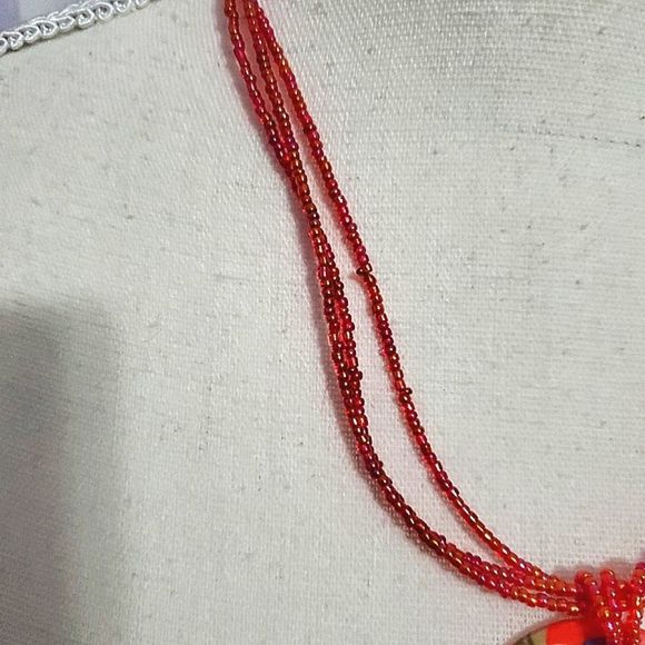 Red Seed Beads Necklace With Mother Of Pearl Blue Floral Rose Pendant - Picture 4 of 7